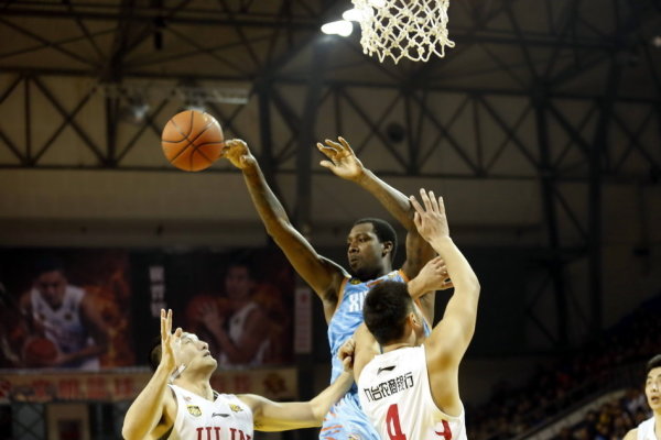 記者：成都和徐正源差不多好聚好散了，經(jīng)紀人推給了北京國安