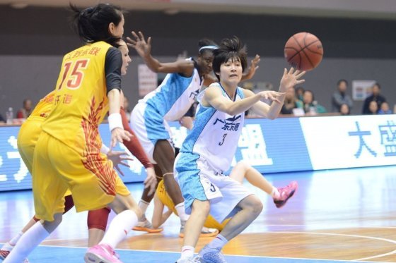 小里弗斯：泰倫·盧總把責(zé)任推給別人 他離開詹姆斯后一事無成！