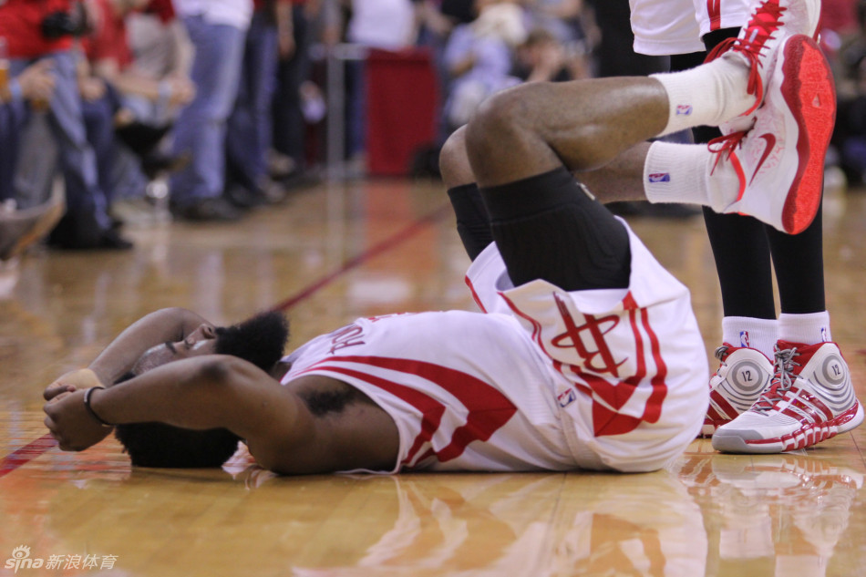 [流言板]鵜鶘本賽季已輸32場，再負1場將追平上賽季負場數(shù)