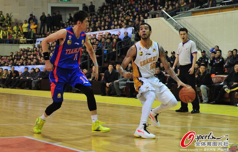 1962年的今天張伯倫砍下73分36籃板，打出當時的歷史最高分