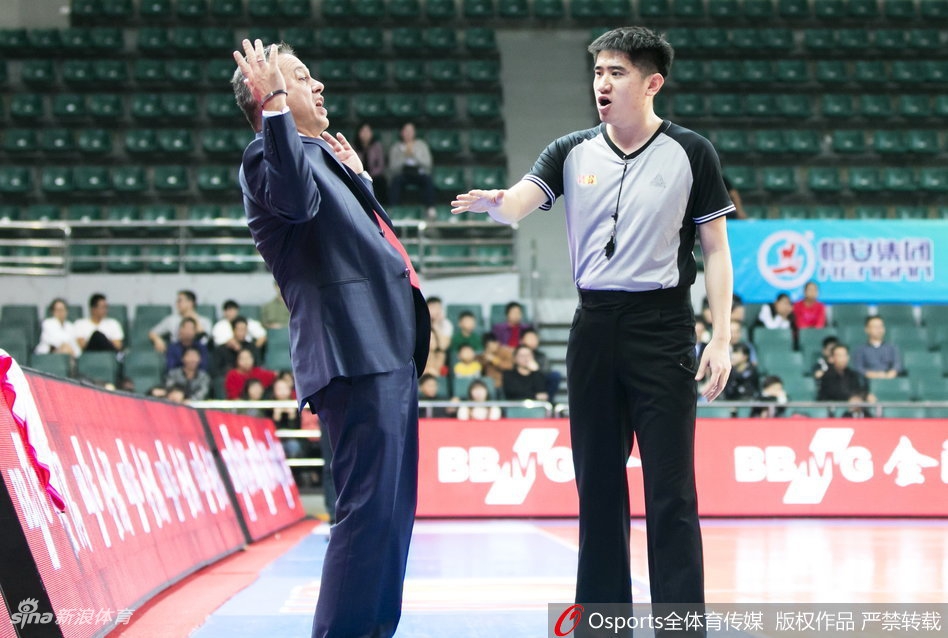 威少談自己給年輕人的建議：多溝通 別抱怨外界 要向內(nèi)審視！