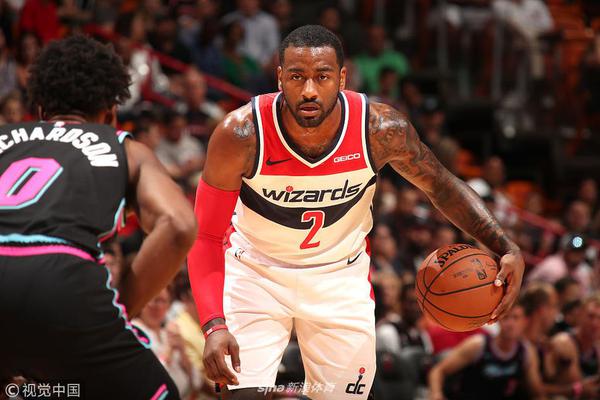 直播吧10月8日訊 據(jù)土耳其媒體HT Spor報道，薩內(nèi)準備舉家搬往土耳其。薩內(nèi)今夏免簽加盟加拉塔薩雷，媒體指出，這位德國邊鋒已經(jīng)適應了球隊和伊斯坦布爾的生活。薩內(nèi)與隊友、俱樂部工作人員相處融洽，建立