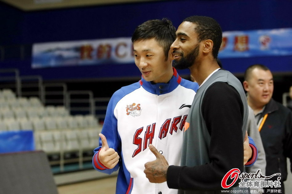 小法：迪奧帶傷被塞內(nèi)加爾征召結(jié)果現(xiàn)在又傷了，他不該參加非洲杯