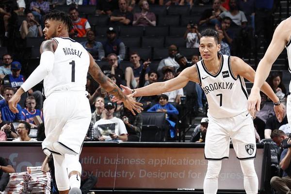 [流言板]輪流發(fā)力！布克借掩護干拔三分也進連拿5分，太陽追至1分