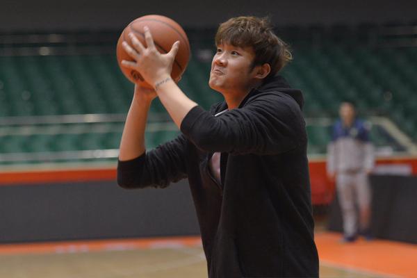 瘋狂贏分！字母哥半場10投8中得18分5板1助2斷 正負值為+15