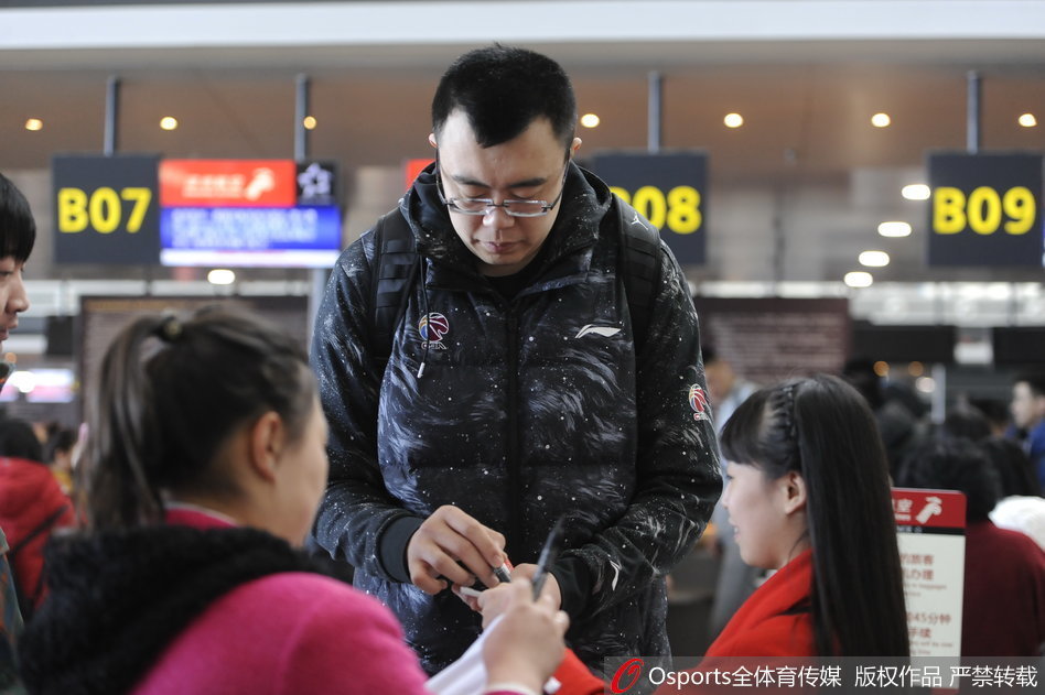 曼聯(lián)vs伯恩茅斯：姆伯莫搭檔庫尼亞，B費、卡塞米羅出戰(zhàn)