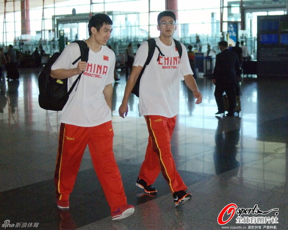 2026年01月8日 06:20:13懂球帝                 北京時間1月8日3:30，英超第21輪焦點戰(zhàn)，曼城坐鎮(zhèn)阿提哈德球場迎戰(zhàn)布萊頓，本場主裁判為布拉摩爾。上半場，多庫造點，哈蘭