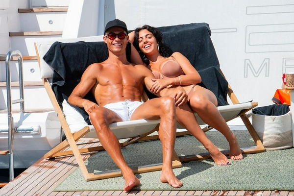 在勇士禁區(qū)當攪拌機！字母哥半場11中8砍18分4板3助