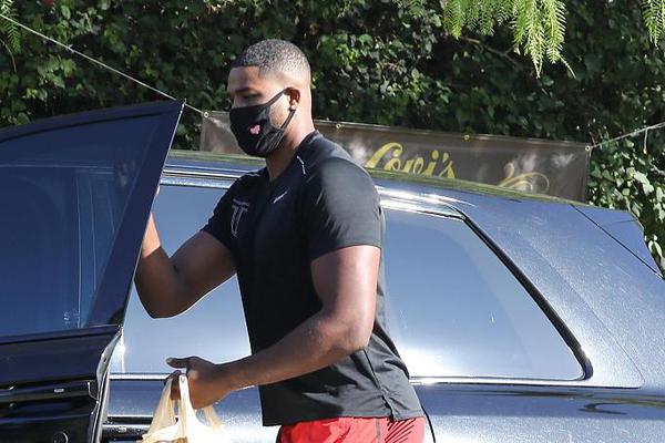 威少談自己給年輕人的建議：多溝通 別抱怨外界 要向內(nèi)審視！