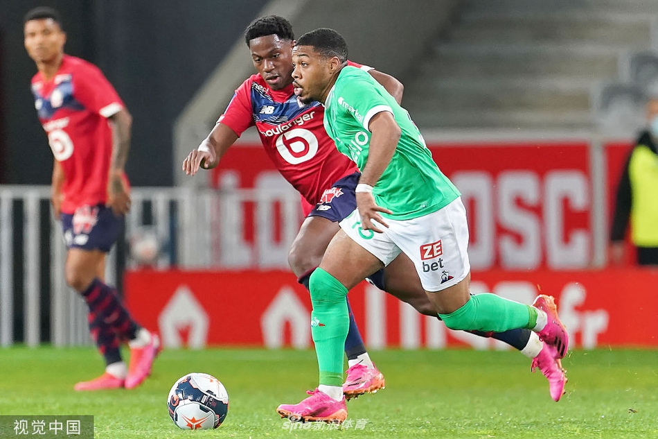 梅西策動！梅西分球給邊路阿爾巴，后者助攻阿連德頭球破僵