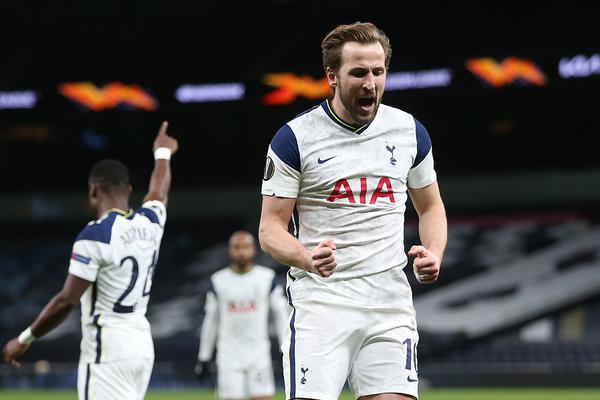 放我就必須投！字母哥弧頂三米內(nèi)無人防守 調(diào)整一下三分命中！