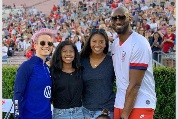 新秀配合！19號秀特拉奧雷反擊騷氣背傳 27號秀沃爾夫要扣被犯規(guī)