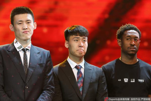 德天空：拜仁二隊中場費爾南德斯已經(jīng)恢復(fù)，目前回歸球隊訓(xùn)練