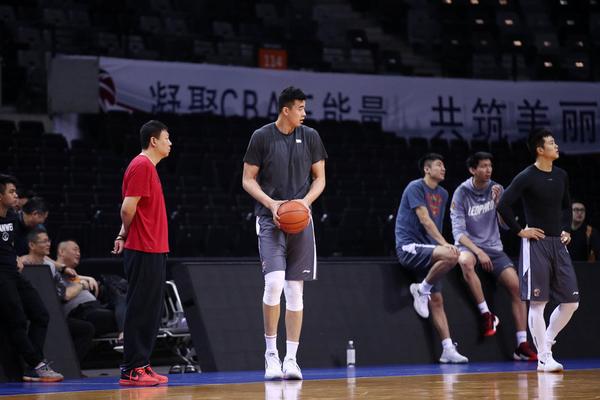 帶刀后衛(wèi)！巴黎再度通過角球配合破門，貝拉爾多頭球得手