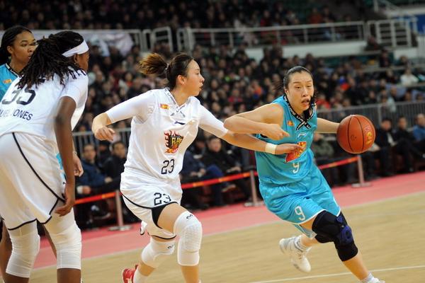 每體：巴薩今日完成本周最后一次訓練，弗里克因私事缺席