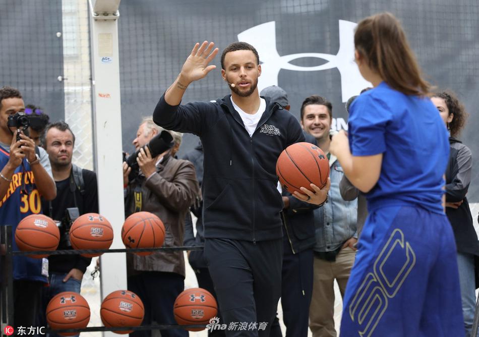 沒防守啊！阿德巴約雙手飛扣 熱火兩節(jié)半得分破百