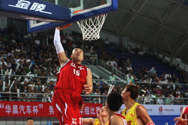 在勇士禁區(qū)當攪拌機！字母哥半場11中8砍18分4板3助