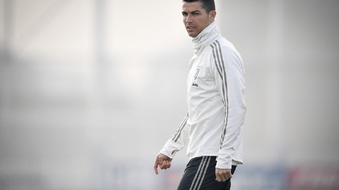 大羅憶銀河戰(zhàn)艦：當時所有人薪水相同，但我和小貝通過贊助掙更多