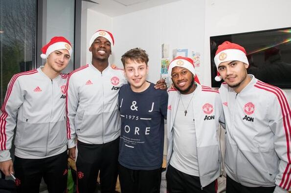 曼聯(lián)女足官宣新援時不慎泄露另一筆交易，球迷：至少保留點懸念啊