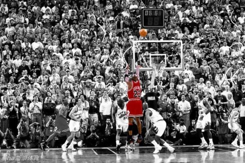 [流言板]要不別穿了？本賽季湖人身穿城市版球衣時，戰(zhàn)績?yōu)?勝7負