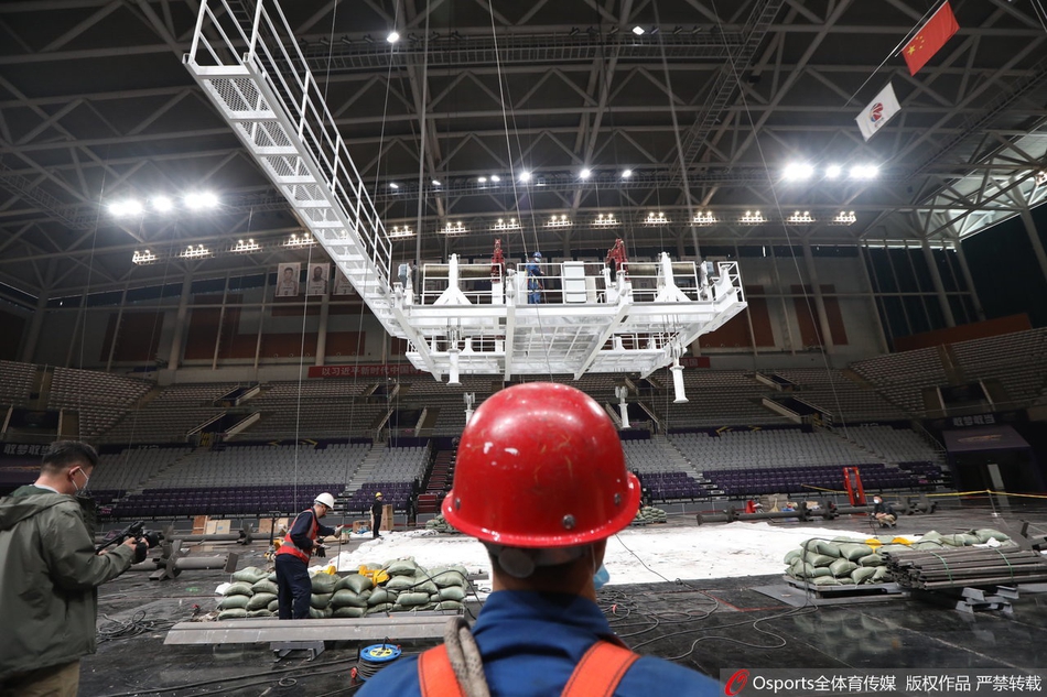 不在狀態(tài)！愛德華茲半場14中3拿到14分 三分7中1