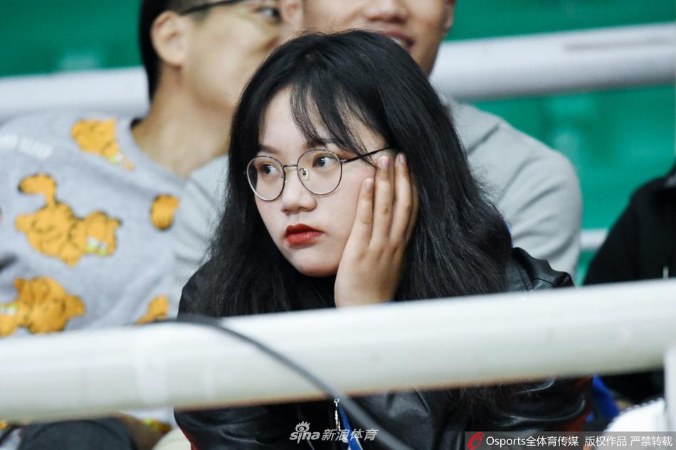 兒子生日當(dāng)天出軌！旺達視頻曝光：與伊卡爾迪前隊友在房間內(nèi)跳舞