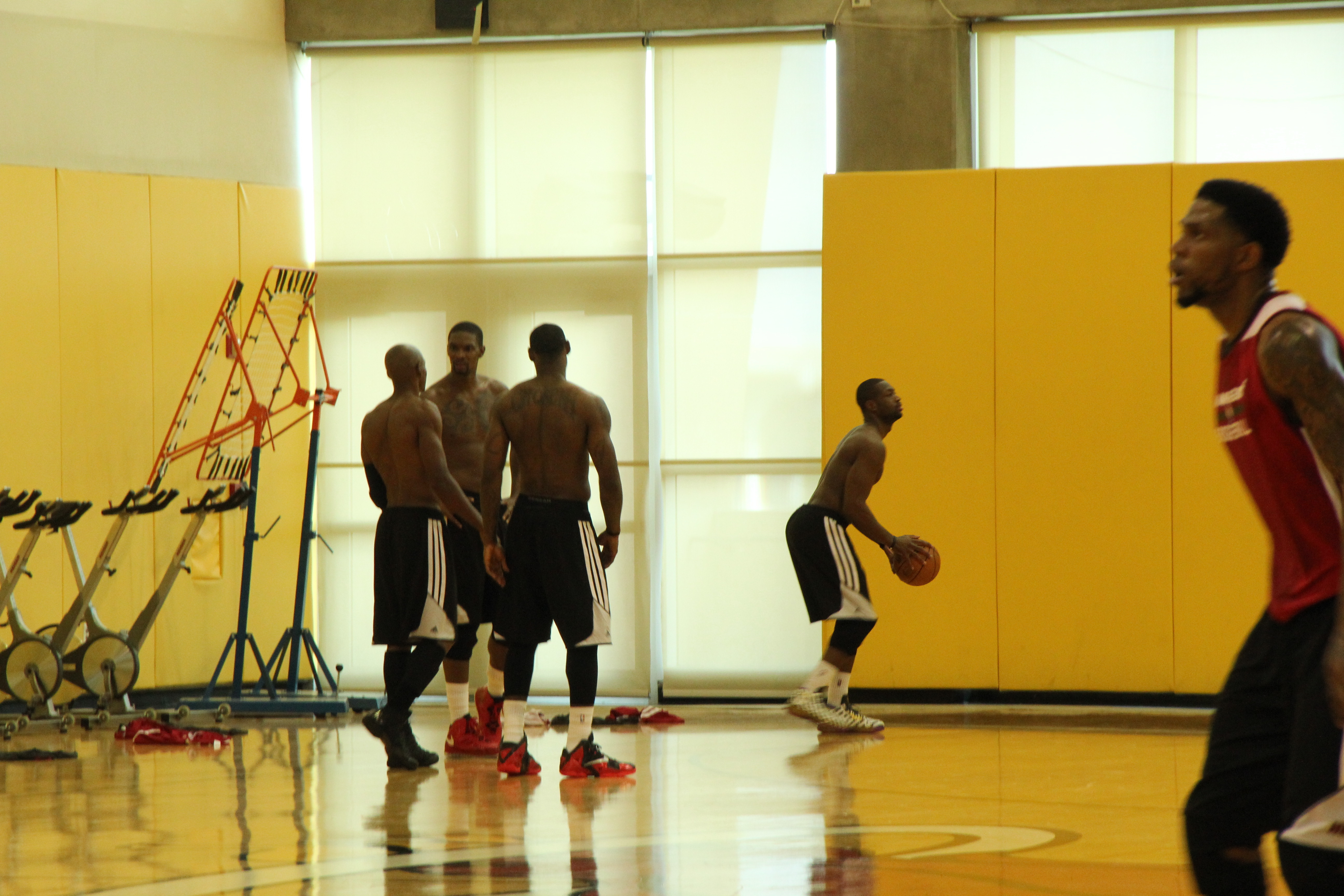 此前缺席了近4場比賽！今日森林狼對陣雄鹿 老將康利復出