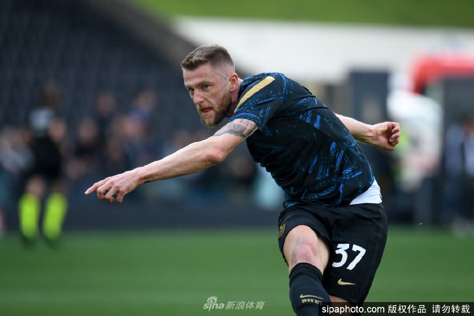 內維爾：西蒙斯那腳真的離譜 可能直接斷送范戴克的職業(yè)生涯