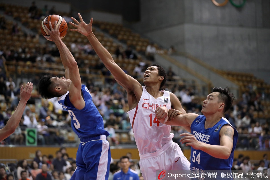 博主：恒大青訓01后李嘉灝，近日與于大寶等一同參加A級教練考試