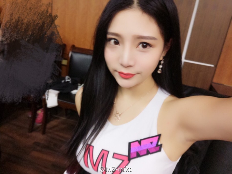 2025年10月8日 21:20:10懂球帝                 根據(jù)《每日體育報》的報道，巴薩今日完成本周最后一次訓練，弗里克因私事缺席。報道稱，本周三，巴薩的可用球員進行了本周的最后一