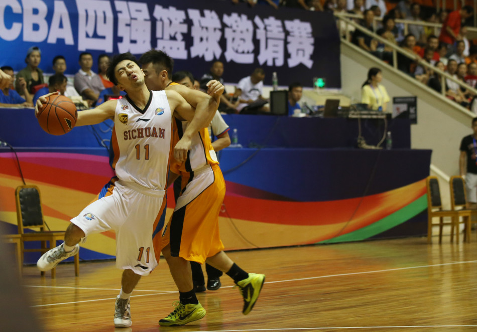 神兵天降！布歇全場14投9中，得到23分12籃板1搶斷