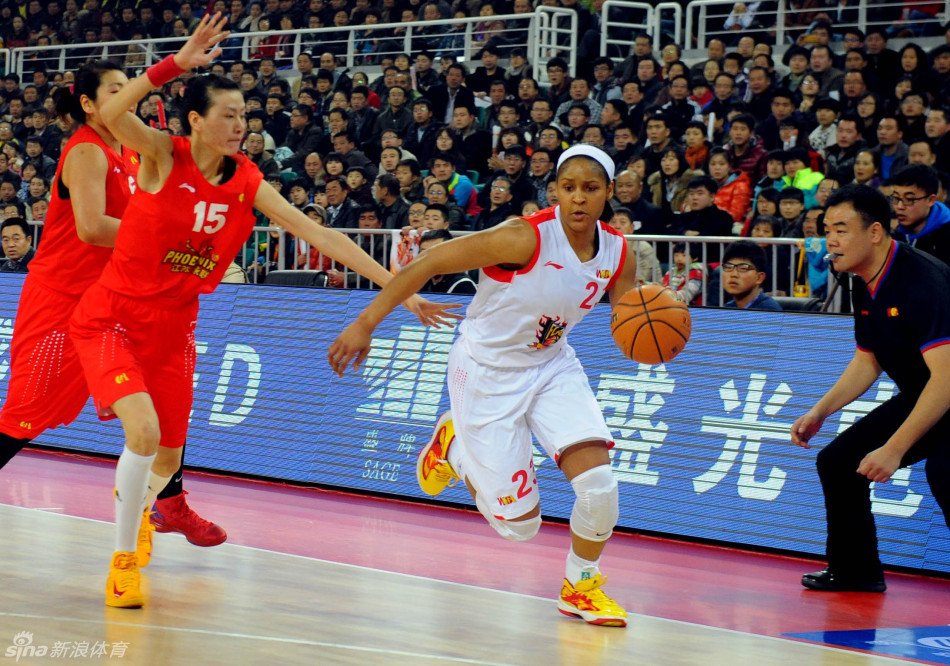 曼聯(lián)vs狼隊首發(fā)：姆伯莫、B費、芒特先發(fā)，海文出戰(zhàn)