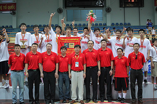 隊記：馬刺預(yù)計將依照賽程連續(xù)客戰(zhàn)湖人，已更換下榻酒店