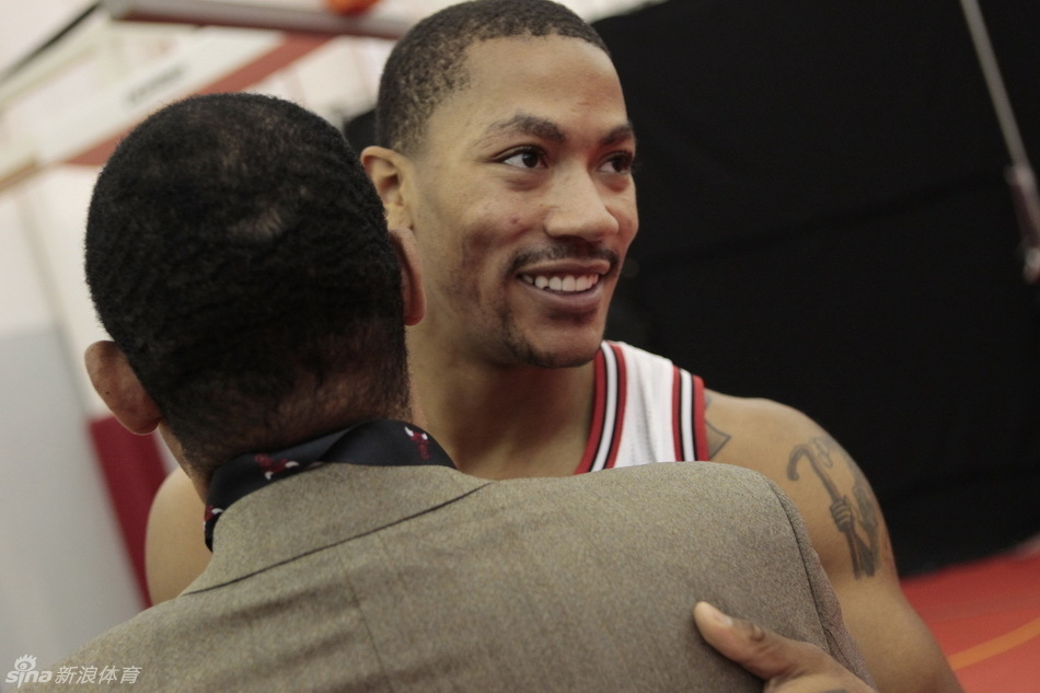 Sucker Punch的新作《羊蹄山之魂》于10月2日正式發(fā)售，但索尼至今都沒有官宣該作的銷量表現(xiàn)。對比而言，前作《對馬島之鬼》，SIE在發(fā)售三天就官宣了240萬套銷量，成為PS4上銷售速度最快的原