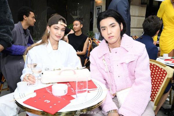 表現(xiàn)全面！字母哥半場9中6拿到13分4板3助1斷 正負值+11