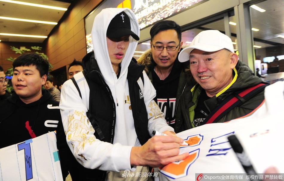 記者：拜仁有意萊比錫邊鋒揚·迪奧曼德，馬拉仍是左邊鋒首選