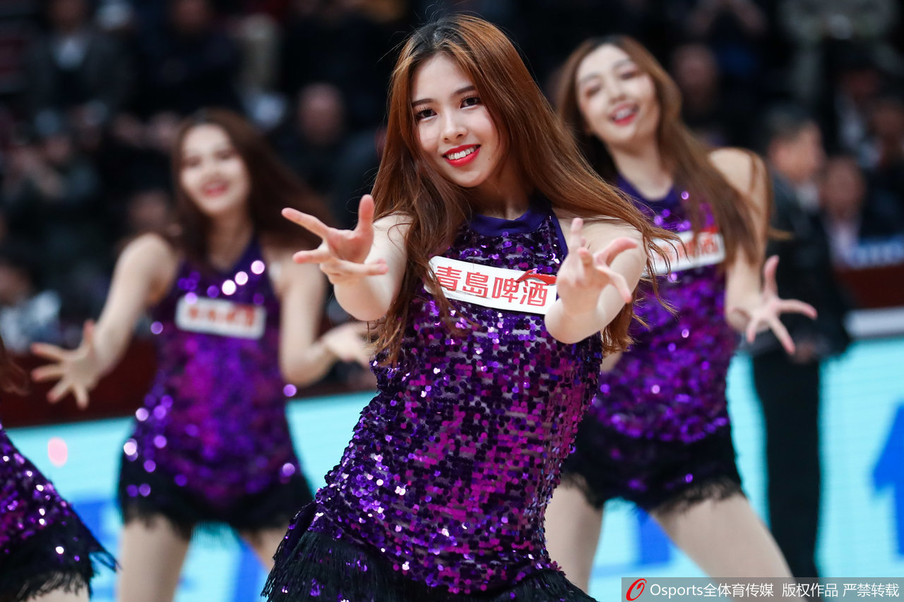 沒防守?。“⒌掳图s雙手飛扣 熱火兩節(jié)半得分破百