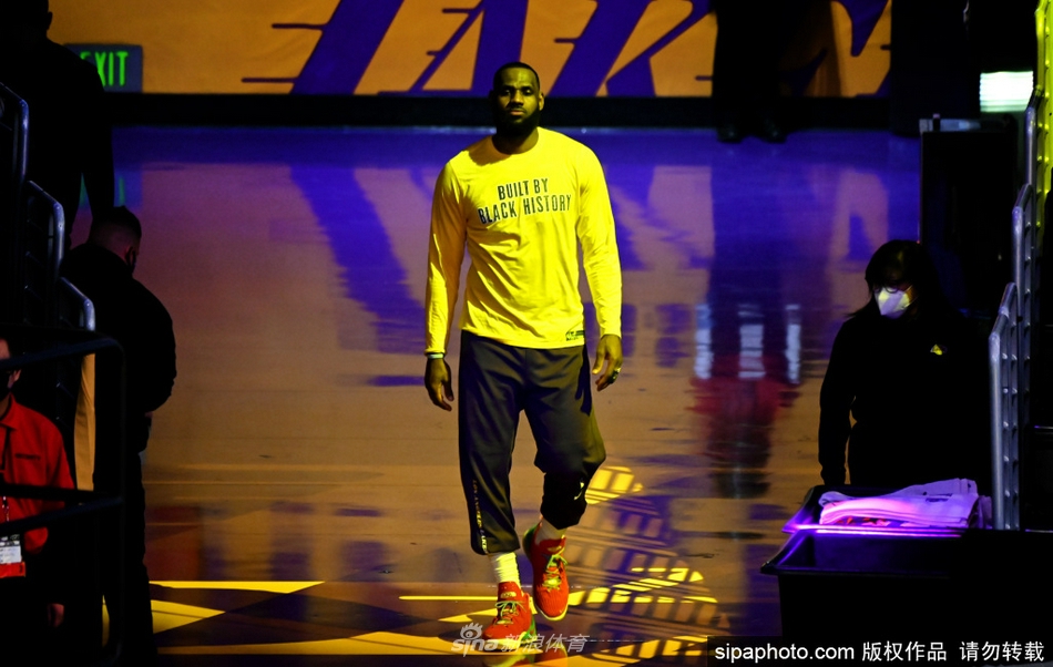 2026年01月8日 10:50:13懂球帝                 北京時間今日，據(jù)NBA記者Brett Siegel報道，老鷹、快船、森林狼和獨行俠都對科比-懷特表現(xiàn)出了興趣。Siegel