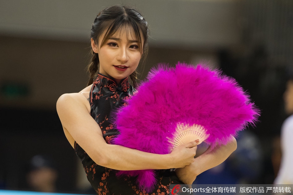 表現(xiàn)全面！字母哥半場9中6拿到13分4板3助1斷 正負值+11