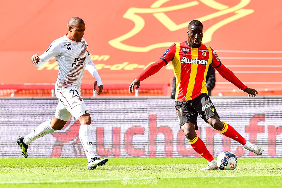 兒子生日當(dāng)天出軌！旺達視頻曝光：與伊卡爾迪前隊友在房間內(nèi)跳舞