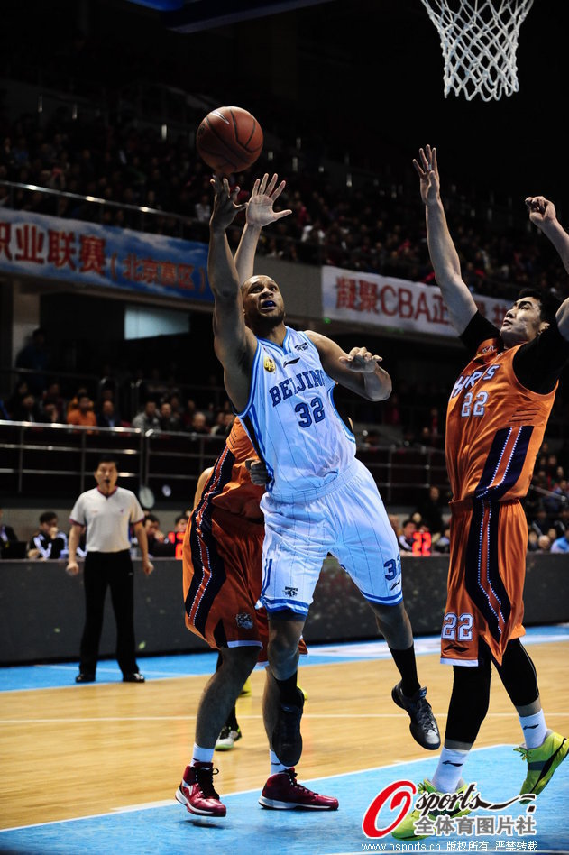 姆巴佩曬領取月最佳獎杯照片：非常感謝大家，對陣阿拉維斯加油！