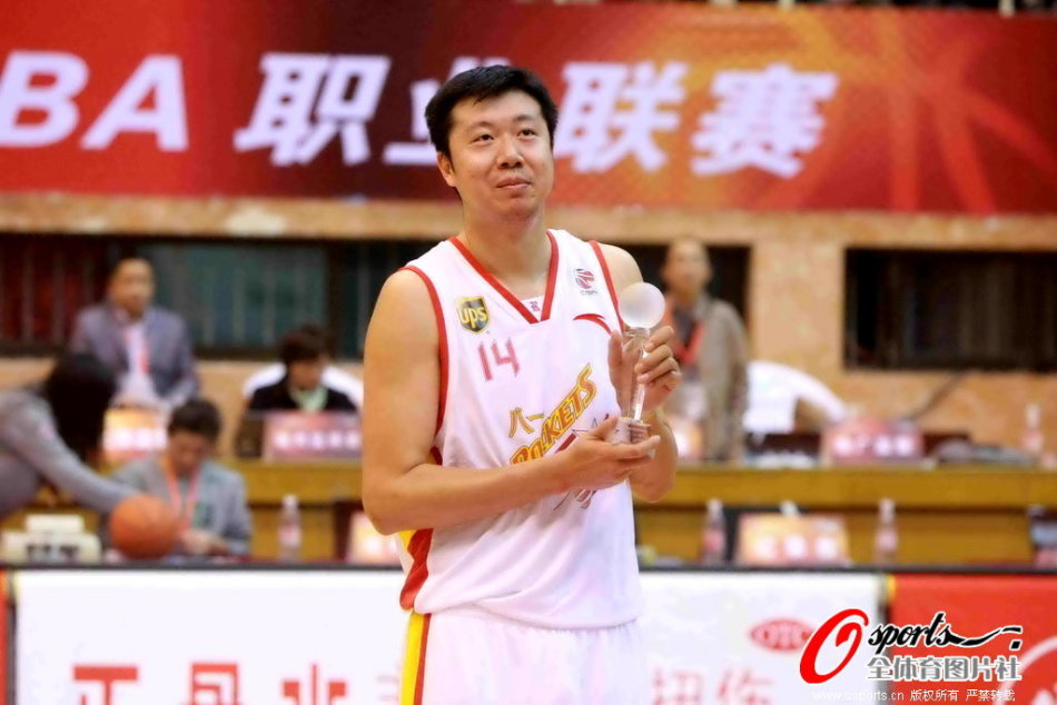 希爾德前四場場均21.3分4板2.5助攻1.3搶斷，三分命中率56%