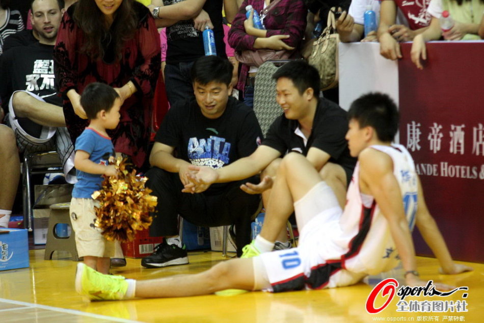 記者：逐漸在泰山站穩(wěn)腳跟的彭嘯，下賽季或沖擊中超最佳青年球員