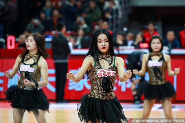 第66分鐘，弗林蓬傳中變線，埃基蒂克頭球破門，利物浦2