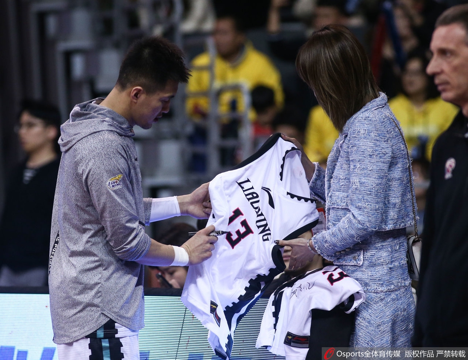 有夢就來湖人大舞臺！活塞小將薩瑟本賽季此前共得7分 今天砍19分