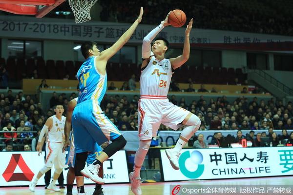 真是不太行！7號秀費爾斯11中3&三分4中0 還出現(xiàn)4失誤4犯規(guī)