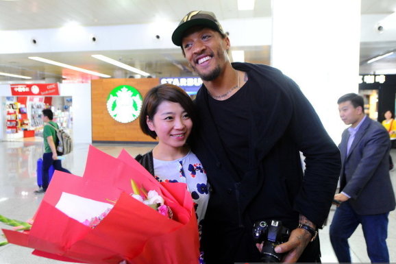 希爾德前四場場均21.3分4板2.5助攻1.3搶斷，三分命中率56%