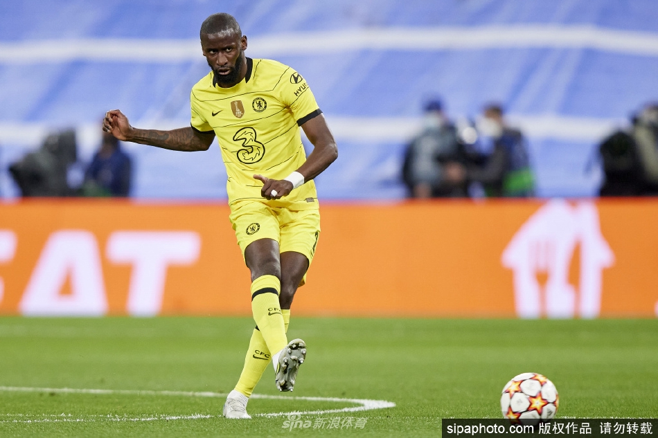 [流言板]輪流發(fā)力！布克借掩護干拔三分也進連拿5分，太陽追至1分