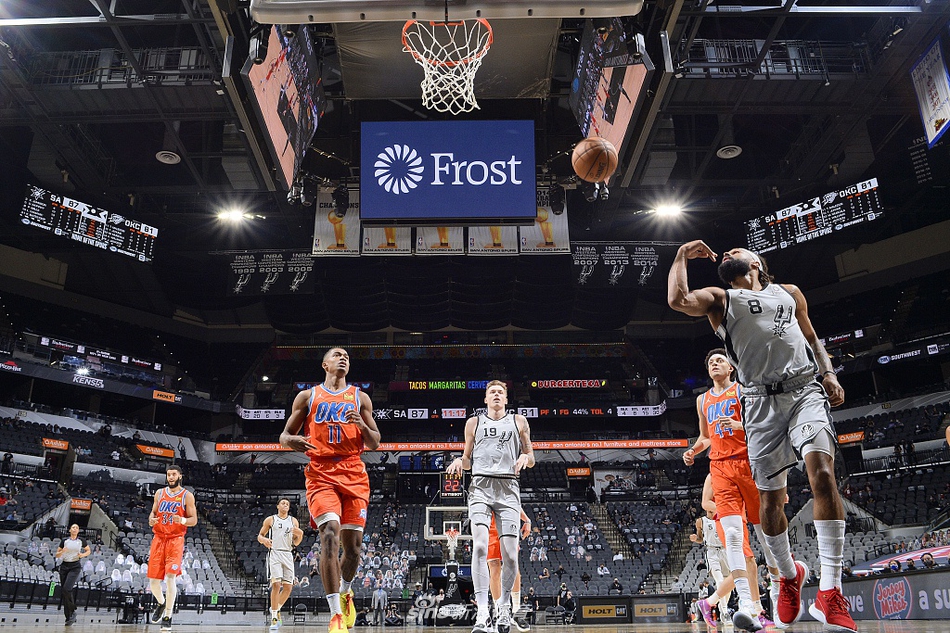 踩踏染紅！西蒙斯致歉：范戴克是我的隊長 絕不會故意傷害任何人