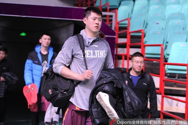 腿筋拉傷！隊記：卡梅隆·托馬斯本周末接受MRI檢查 之后更新情況